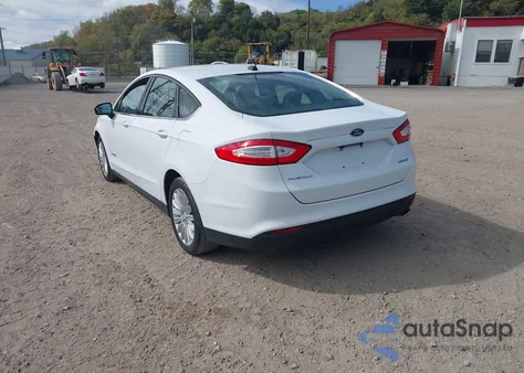 2014 Ford Fusion Hybrid S z USA, uszkodzony, nr VIN 3FA6P0UU1ER368851